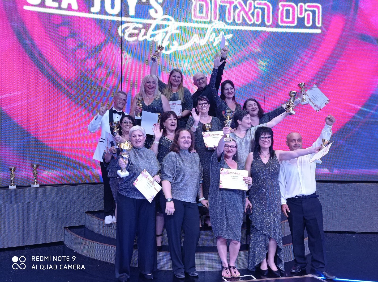 הרכב בוגרים עם גביעים